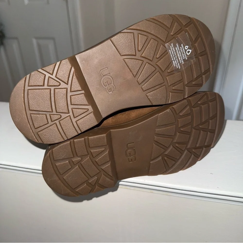 Ugg boys Robley Weather boots size 4